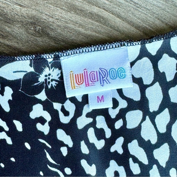 LulaRoe Shirley Kimono in Monochrome Animal Print – Dressy Jacket - Size M - Picture 3 of 11